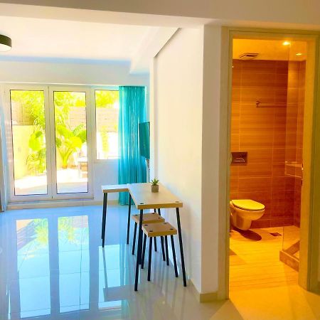 Haris White Apartment Roussospition ภายนอก รูปภาพ