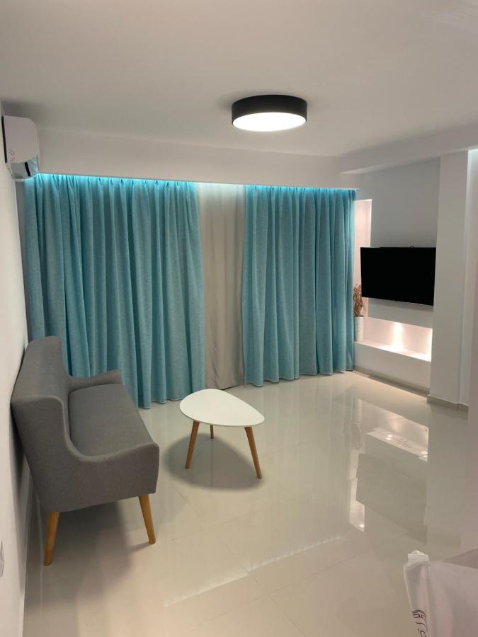 Haris White Apartment Roussospition ภายนอก รูปภาพ