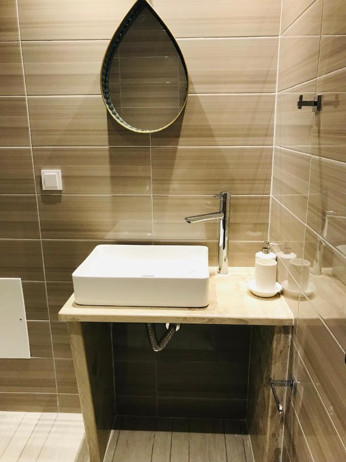 Haris White Apartment Roussospition ภายนอก รูปภาพ