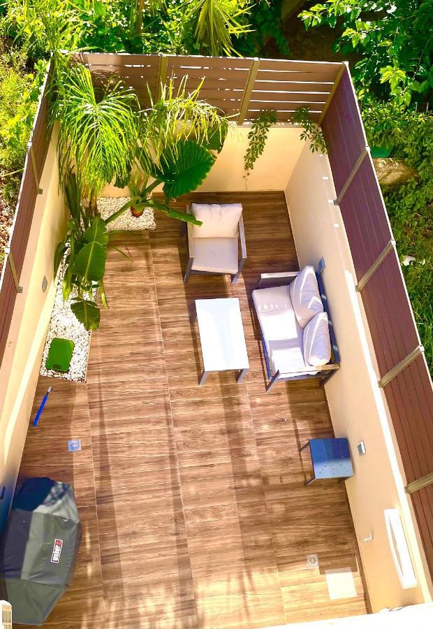 Haris White Apartment Roussospition ภายนอก รูปภาพ