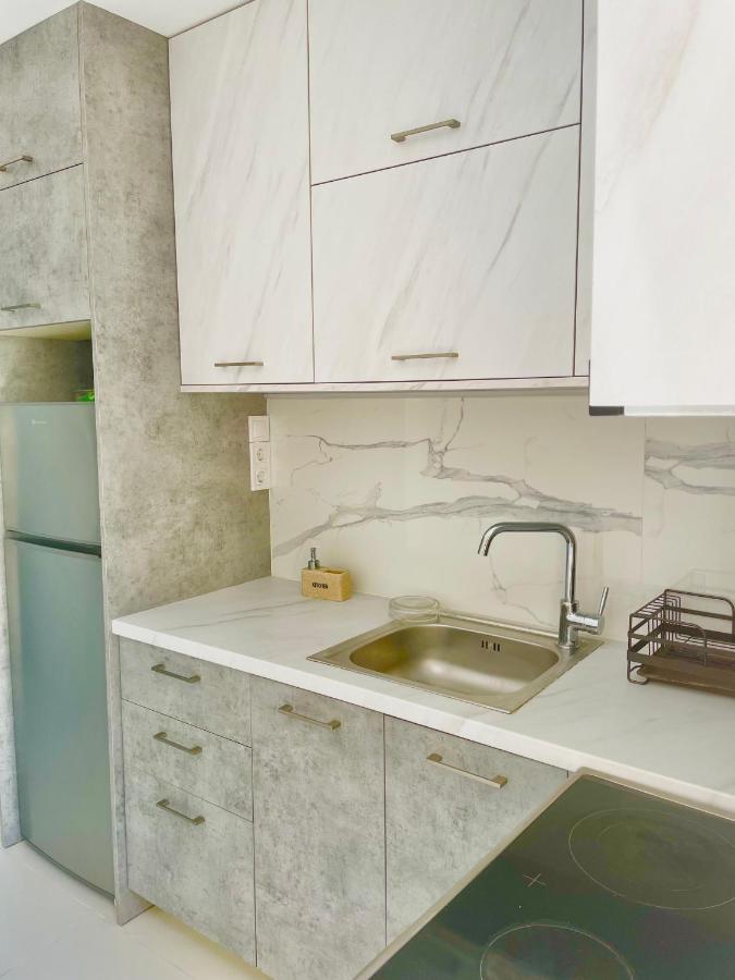 Haris White Apartment Roussospition ภายนอก รูปภาพ