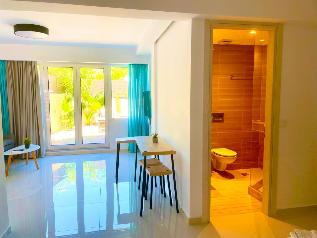 Haris White Apartment Roussospition ภายนอก รูปภาพ