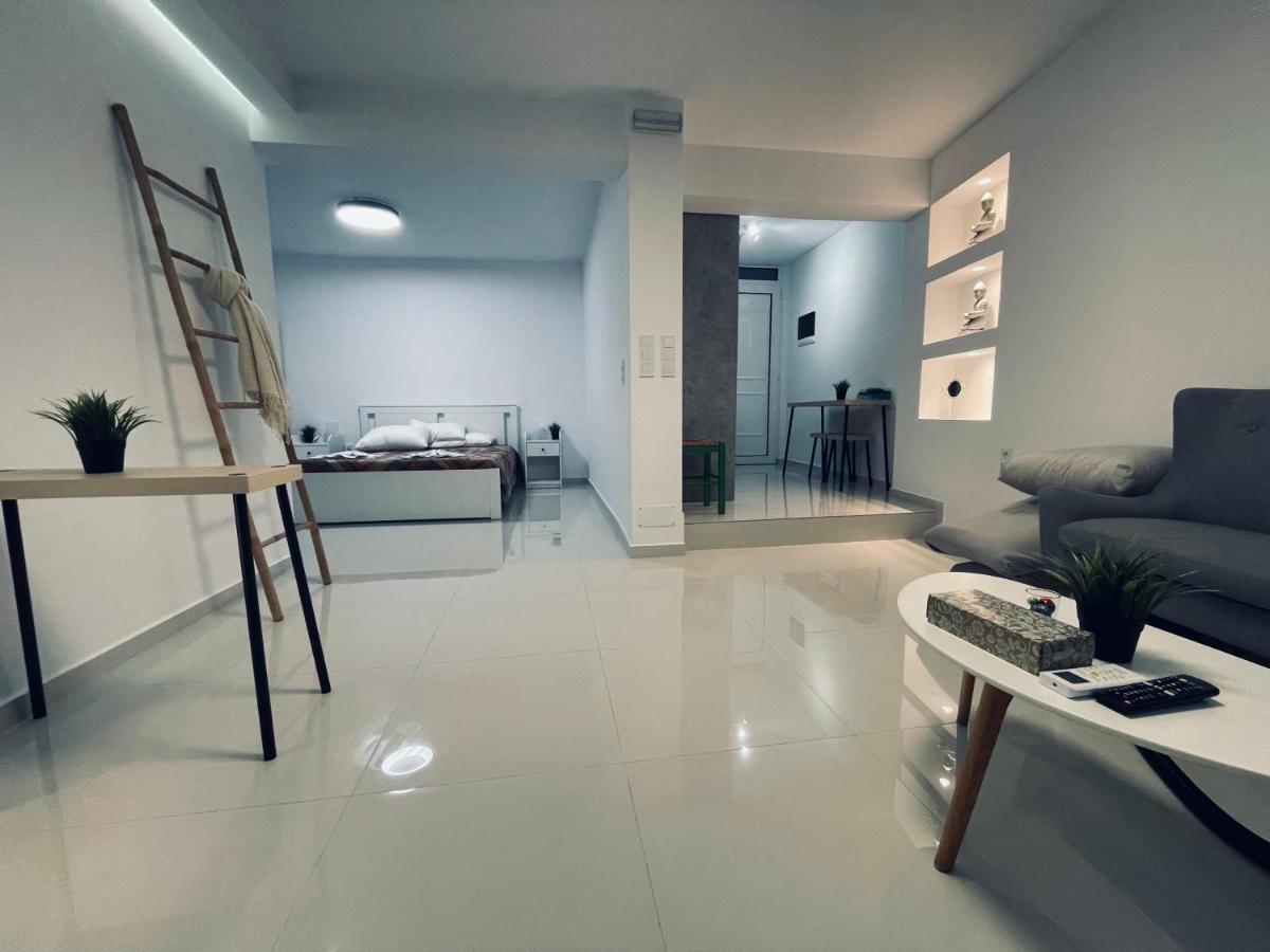 Haris White Apartment Roussospition ภายนอก รูปภาพ